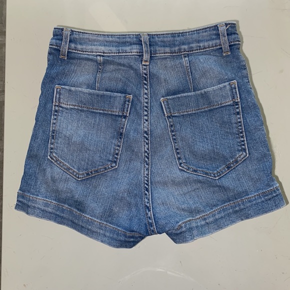 H&M Shorts - Picture 3 of 3